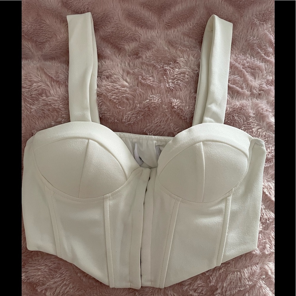 NWOT TORIN TOP WHITE - Picture 3 of 9